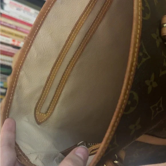 Louis Vuitton Bucket Monogram Shoulder Bag - Picture 9 of 17